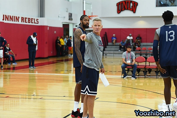 美国男篮集训曝光：布伦森3+1哈姆拥抱里夫斯 爱德华兹连中16记三分