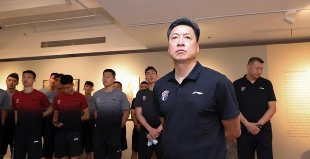 掀翻广东王朝？上海正式签王哲林+任俊威抵达，袁堂文李弘权也将加盟！