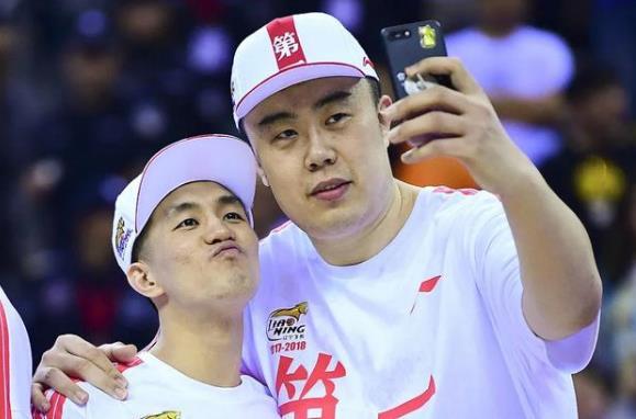 韩德君被球迷谩骂该退役，为何辽篮和郭艾伦没有为他发声？