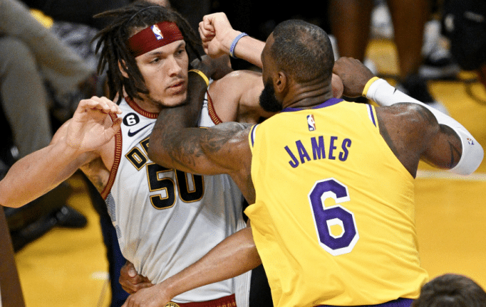 詹皇G4半场31分刷爆纪录：累得提前离场休息 与戈登冲突双双吃T