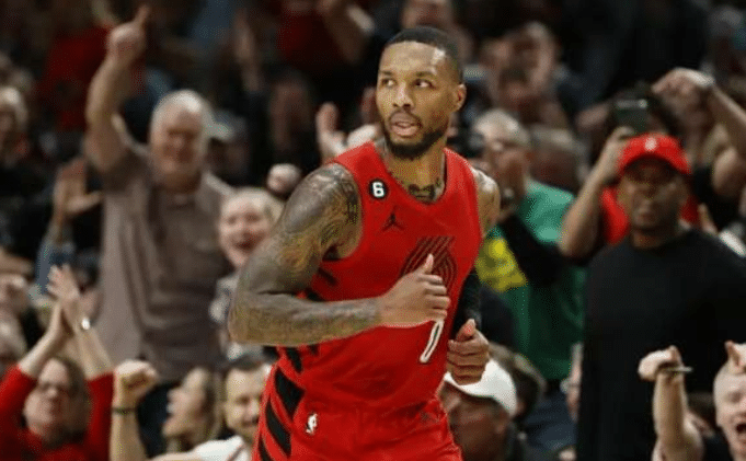 利拉德轰41+5记三分险胜太阳 一战创多项纪录全场高呼MVP