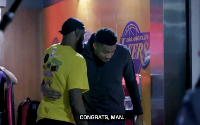 字母当面祝贺詹皇一幕曝光：老詹转发并感谢 加冕得分王时全家疯狂庆祝