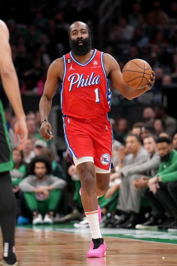 哈登半场21+4创纪录：首节16分遭垫脚险受伤 大战双探花太拼