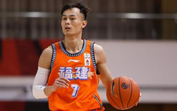 胡明轩被禁赛？随队的汤杰成为替代者？杜锋给答案，两小将处境危险