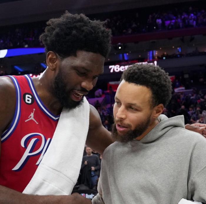 库里力挺恩比德夺MVP！解释投他原因：他早就已经统治联盟了