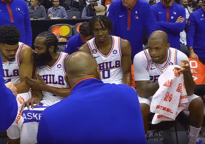 恩比德缺阵！马克西杀疯了，12分钟轰24分，9投9中，飙6记三分