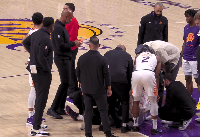 太阳遭重创：比永博被浓眉撞伤膝盖被搀扶离场 杜兰特等人十分担忧