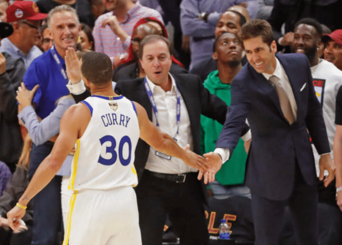 曝勇士夺冠功臣今夏或离队：续约存分歧恐让库里伤心 四队都想挖他