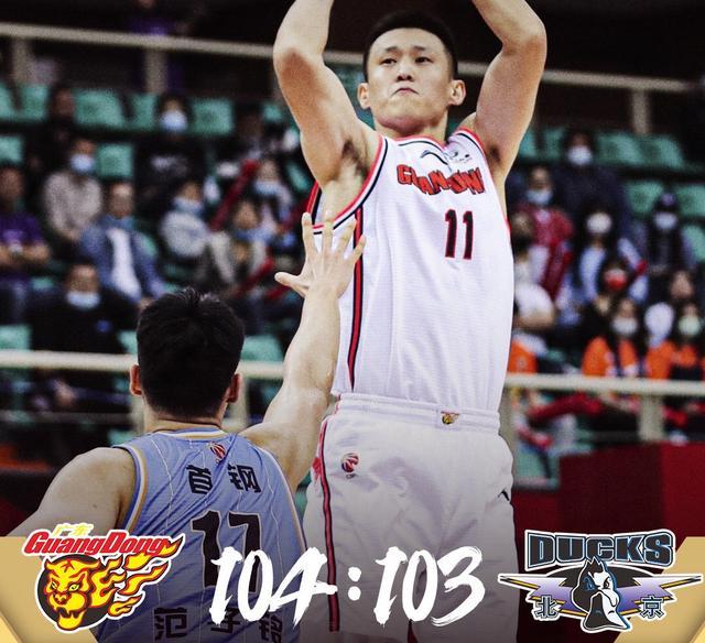 首钢最后一攻为何如此混乱？不怪雅尼斯，周鹏识破，两手势化解