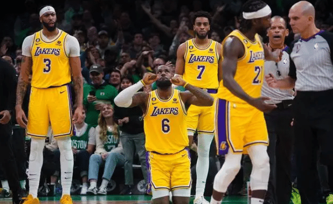 警惕争议哨！湖人博主晒裁判名单，詹皇VS库里被指美国春晚