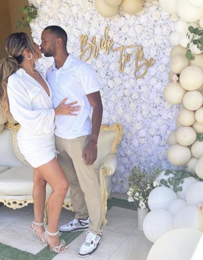 辽篮铁汉柔情！与女友订婚现场气氛喜庆，获得杨鸣认可却仍未续约