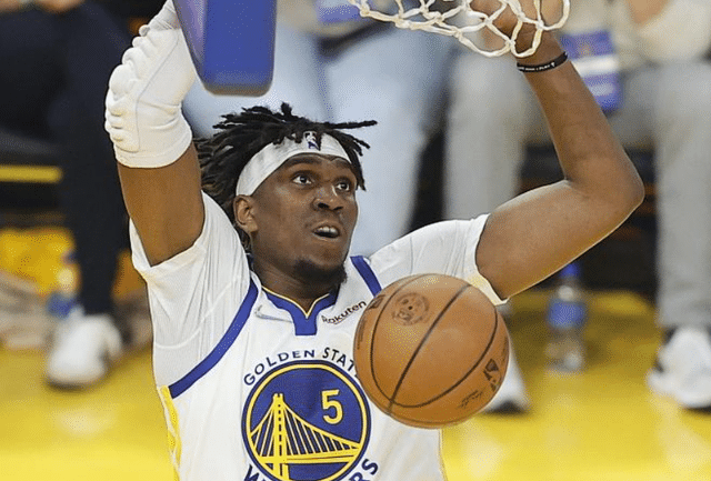 20板9助攻！勇士神将比肩3大巨星，年薪700万堪比童工，科尔盛赞