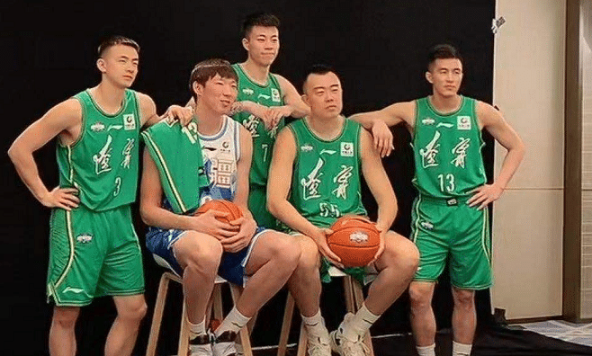 周琦摆了姚明一道！整个赛季不打亏多少钱？职业生涯或走下坡路