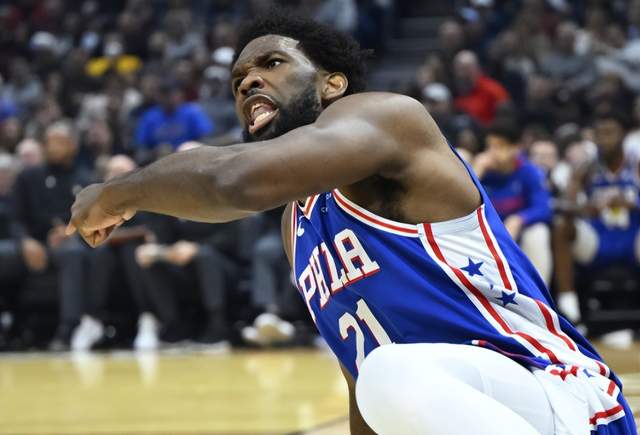 惨烈！NBA季后赛已6人受伤，3大超巨休战，联盟第一恐被爆冷