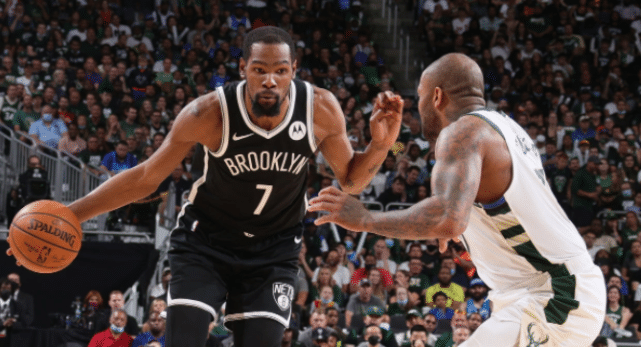 篮网夺冠概率跌至第4！欧文伤退影响太大？球迷高喊：雄鹿6场晋级