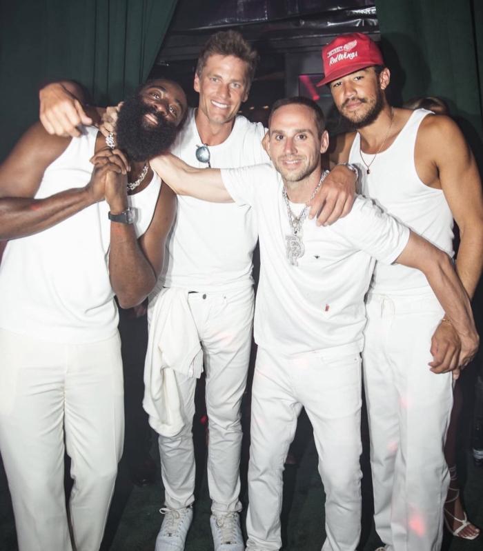 NBA众星参加派对：哈登恩比德尽情热舞 杜兰特布克等人也来了