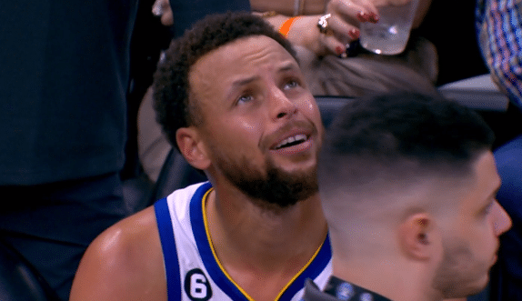 勇士4连败库里满脸沮丧 科尔回应开赛3胜6负：就像总冠军后遗症