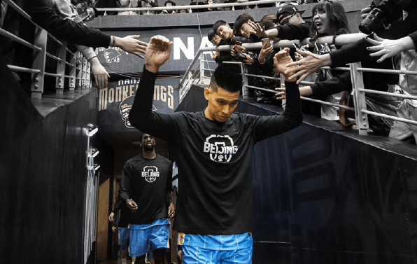 林书豪解释为何签约首钢！疫情和隔离成关键，9年NBA生涯很伟大