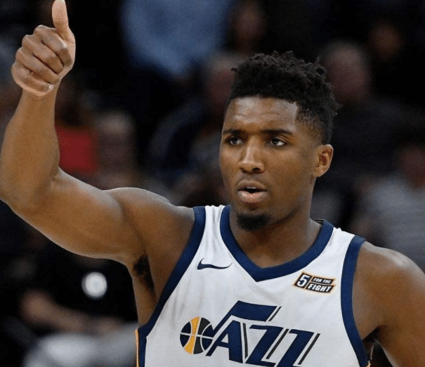 今年季后赛，NBA出现了一个比肩乔詹科的人物！