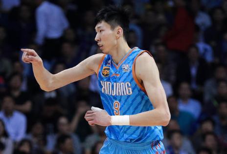 喊完支持口号，答应脱鞋的周琦穿着耐克复出了，郭艾伦该怎么办？