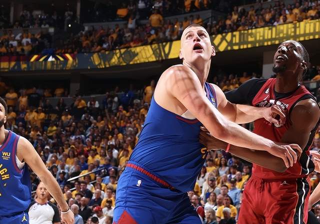 10胜0负！西部第1吊打黑马，MVP大爆发连创纪录，巴特勒被打蒙