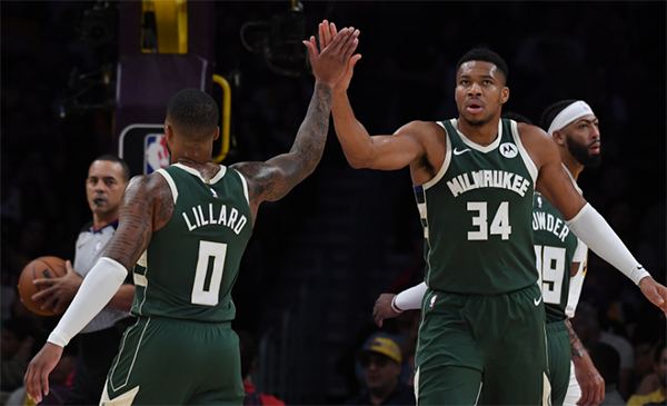 利拉德雄鹿首秀14+3+3：战湖人轰进招牌3分 开启生涯新篇章冲首冠