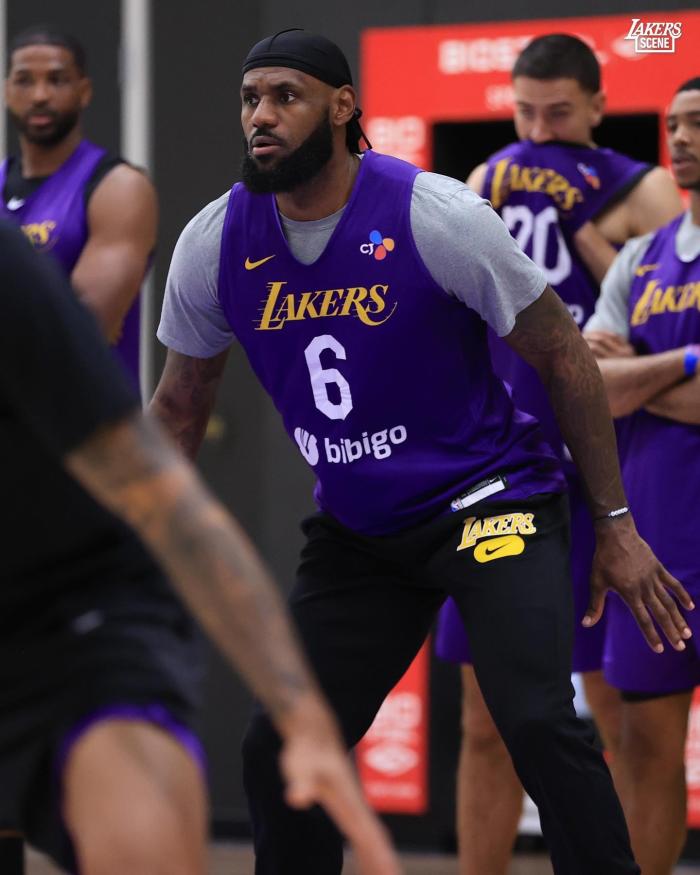 湖人最快明天晋级季后赛！詹眉领衔备战TT首训 新援2年合同细节曝光