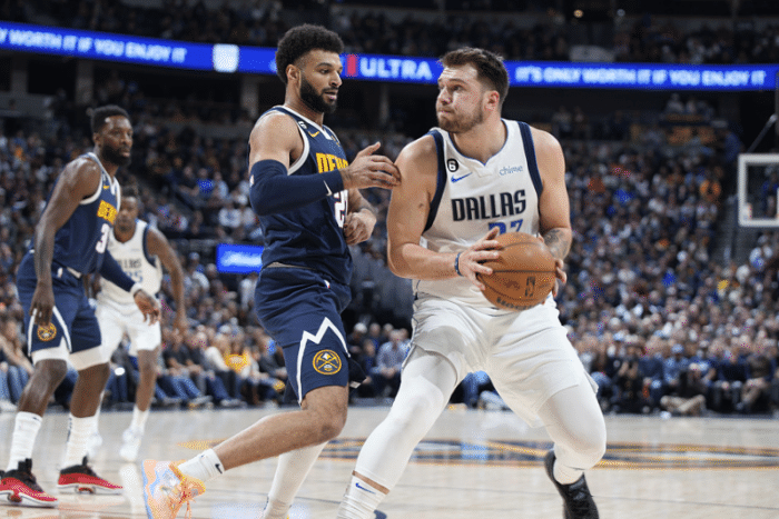 东契奇22+10+12：末节0分但关键助攻赎罪 轰三双又刷新纪录