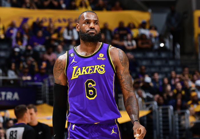 詹姆斯19中7低迷真因曝光：最近患有肠胃病 赛后透露脚踝伤势无碍