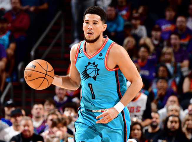 太阳终结三连败！布克17投19分送致命失误 杜兰特为队友鼓掌加油