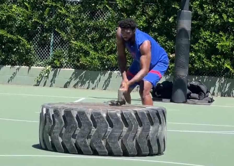 恩比德挥锤砸烂轮胎曝光！哈登自抛自扣表明态度 登帝或继续联手冲冠