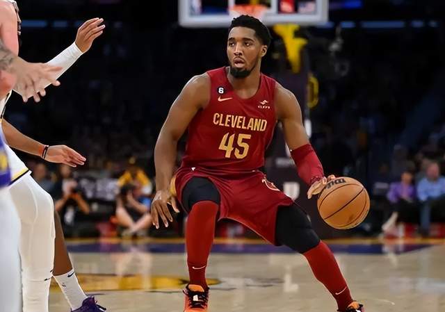 8连胜！NBA头号黑马赢麻了，17-0打蒙詹眉，换来1.9亿巨星赚翻