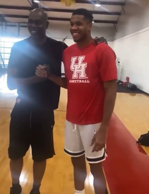 字母哥正式接受大梦特训！名记称他会离开雄鹿 至少换来杜兰特式筹码