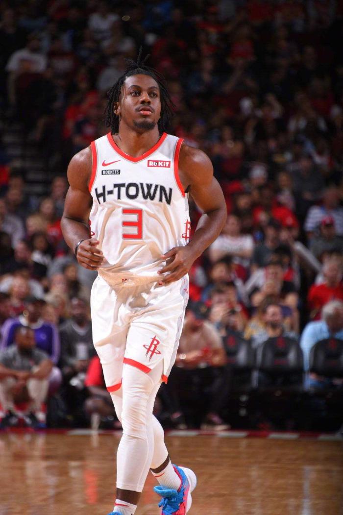 8小时2签约官宣，两NBA旧将重返赛场，霍华德被拒绝，欧文交易曝光