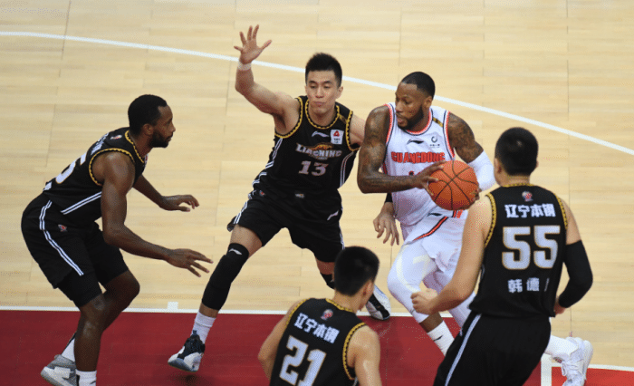 一针见血！辽媒指出输球关键，杨鸣用人值得商榷，最强组合被拆