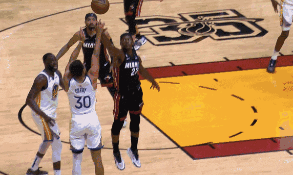 勇士热火裁判报告：官方解释巴特勒击掌库里未犯规 科尔仍坚持是犯规