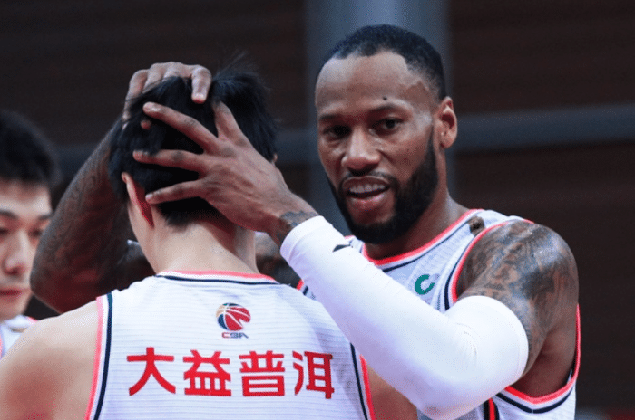 FMVP公式化！CBA再现神操作，球迷褒贬不一，韩德君恐提前出局