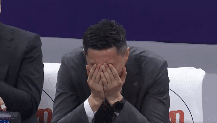 疆粤大战！徐杰低级失误，杜锋捂眼不忍直视，叉腰训斥全队