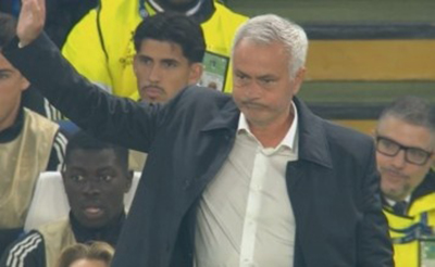 记者：恩佐角球前，穆帅呼吁本菲卡球迷停止投掷杂物