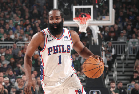 哈登累瘫轰38+10+9比肩詹皇连刷纪录 送球鞋后和恩比德一起离场