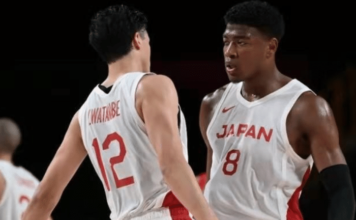 中国男篮动员大会！郭艾伦周琦赵睿道歉，杜锋：队伍承担着国家荣誉！