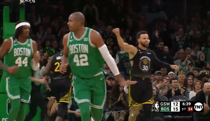 勇士变阵五小首发禁区失守 36岁霍福德单节10+5太猛：嘲讽维金斯太矮