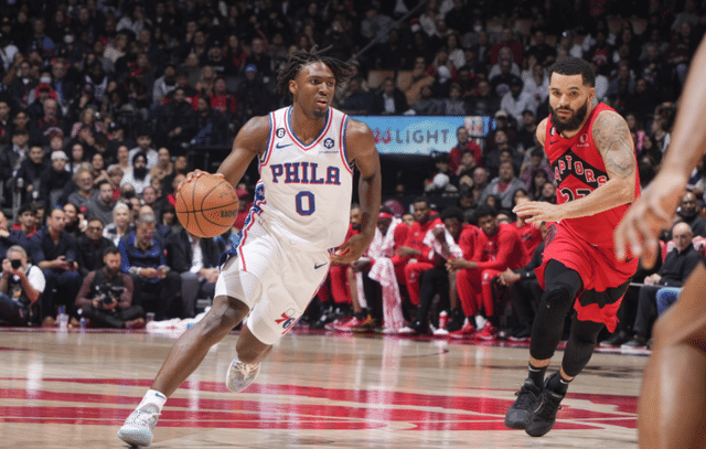 恩比德缺席却赢球！00后小弟爆砍44分，狂刷4大纪录怒吼庆祝