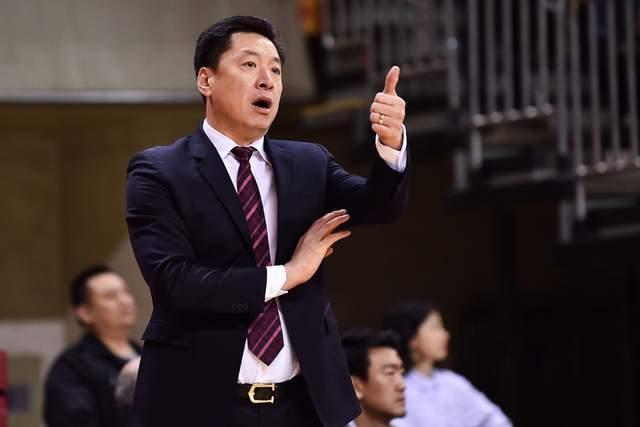 将王哲林卖给上海，福建男篮美女老板伍伯兰能赚到多少钱？