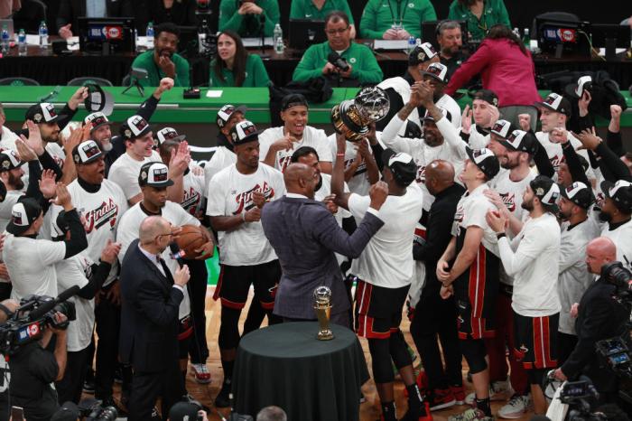 巴特勒拒接东部冠军奖杯：霸气喊话剑指总冠军 斯帅更衣室激情演讲