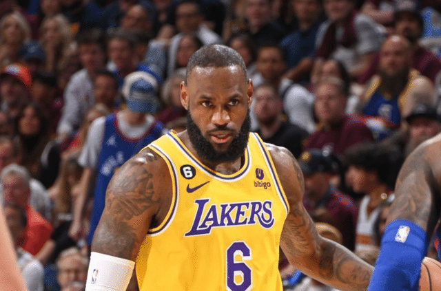 正负值-25！1.2亿先生被教练暗批，0篮板站着看戏，恐沦为替补