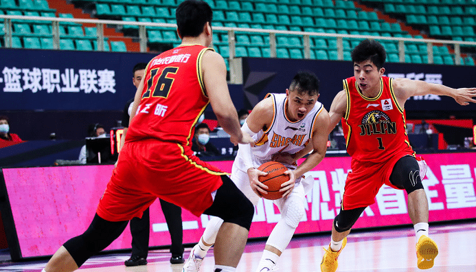 CBA堕落最快球队！豪门杀手8战仅2胜，王晗吞4连败黯然伤神