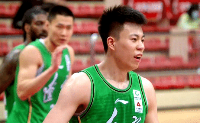 张镇麟单节20分！投篮7中7+三分5投全中，赵继伟保护威姆斯很暖心