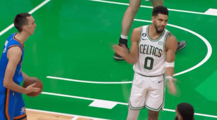 塔图姆拍手吃T引争议 杜兰特发声炮轰裁判：我见过的最糟糕的技犯