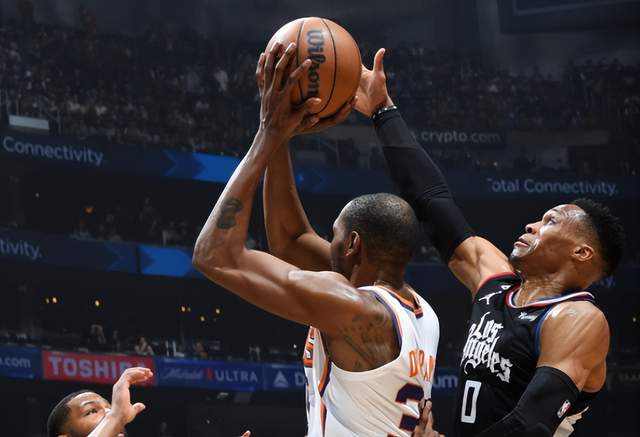 泪目！78万威少再轰37分，4数据领跑全队，杜兰特保罗动情盛赞